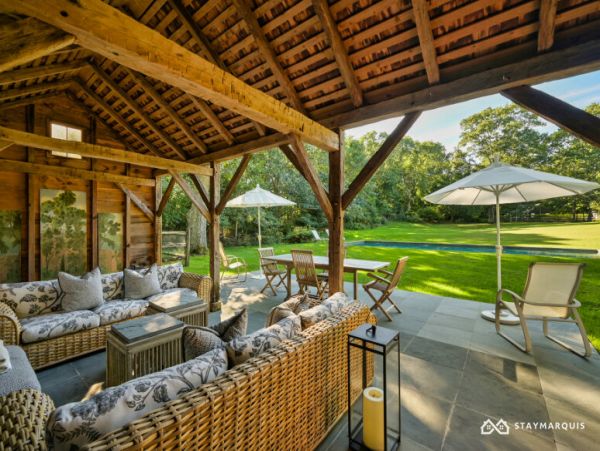 Hamptons Home 1020875