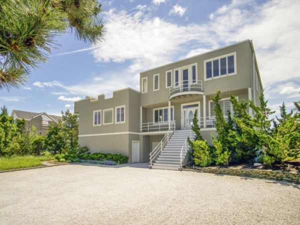 Hamptons Home 1020882