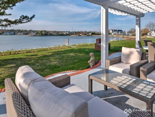 Hamptons Home 1020884
