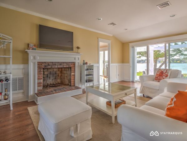 Hamptons Home 1020884