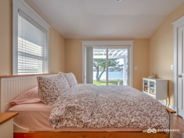 Hamptons Home 1020884