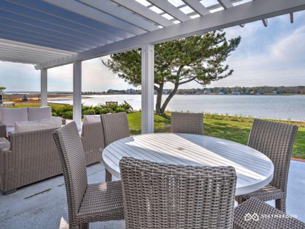 Hamptons Home 1020884
