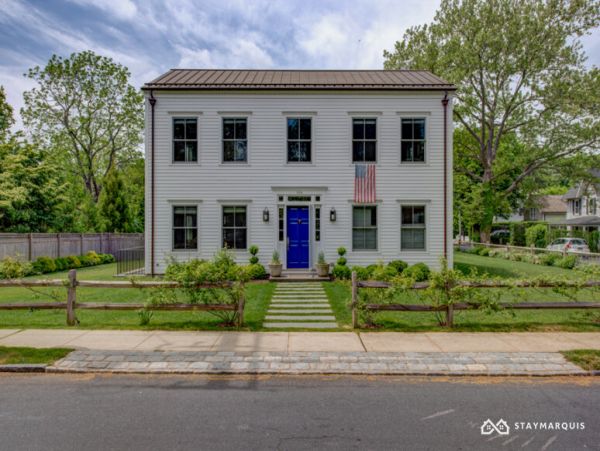 Hamptons Home 1020886