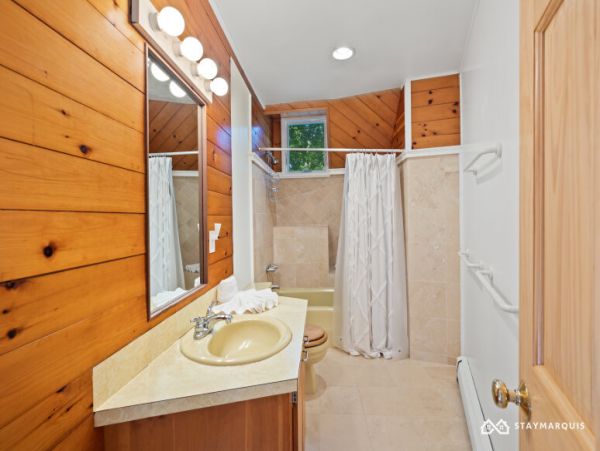 Hamptons Home 1020889