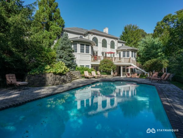 Hamptons Home 1020890