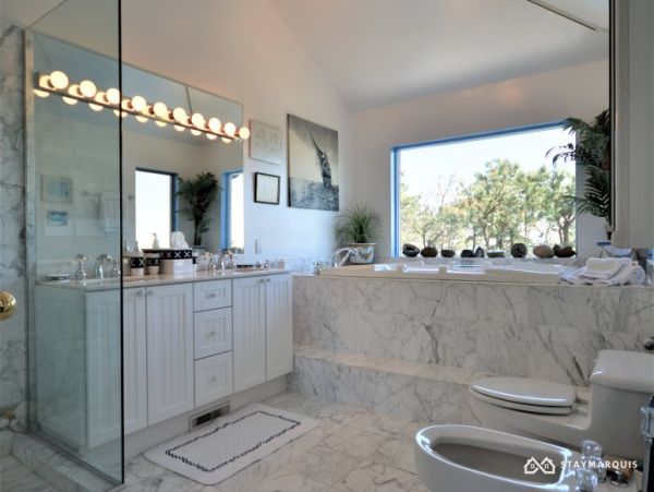 Hamptons Home 1020893