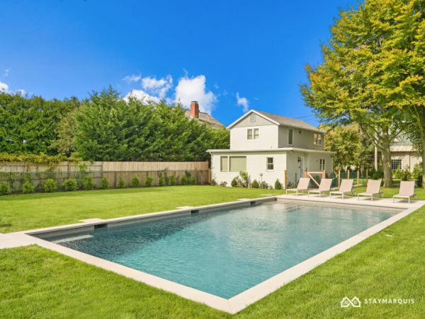 Hamptons Home 1020894