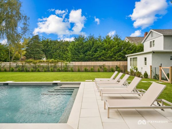 Hamptons Home 1020894