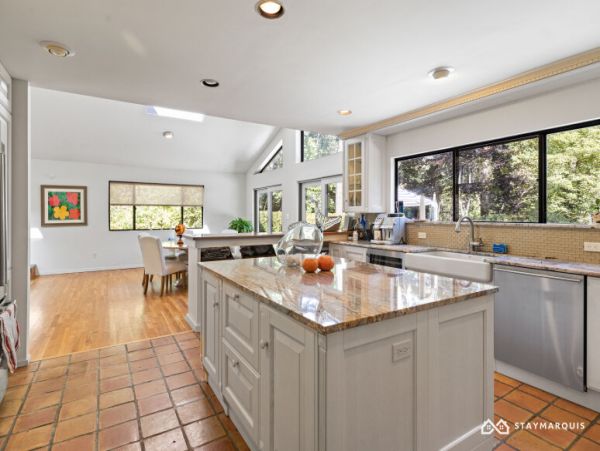 Hamptons Home 1020896