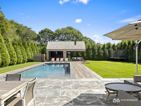Hamptons Home 1020898