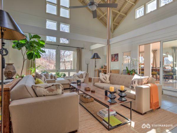 Hamptons Home 1020899