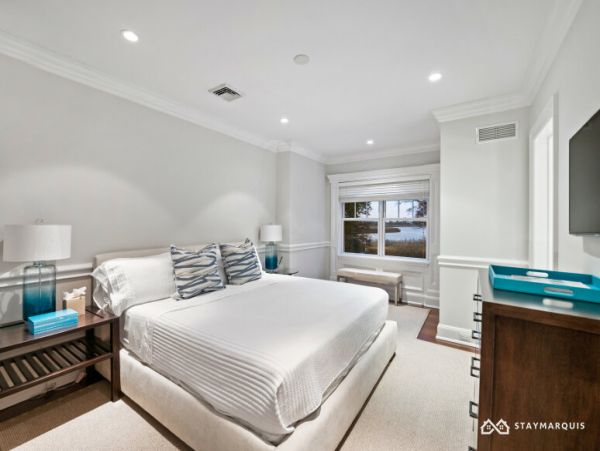 Hamptons Home 1020901