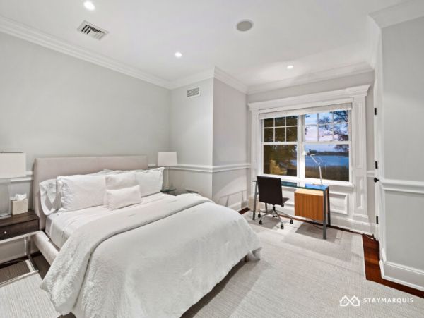 Hamptons Home 1020901