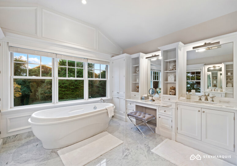 Hamptons Home 1020901