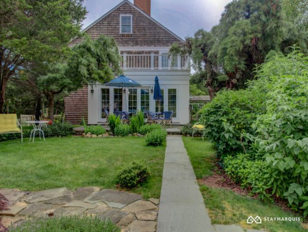 Hamptons Home 1020902