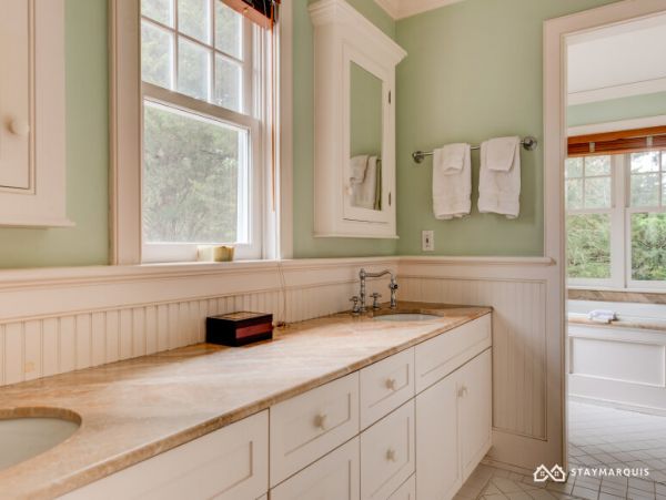Hamptons Home 1020902