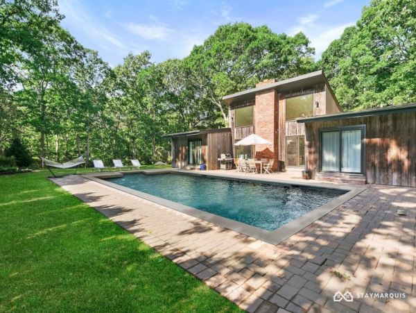 Hamptons Home 1020905