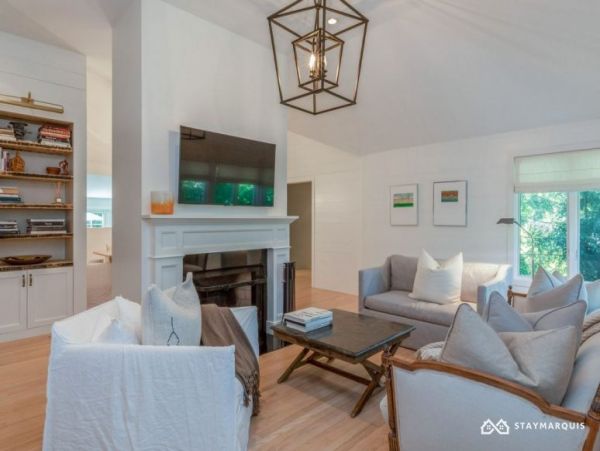 Hamptons Home 1020909