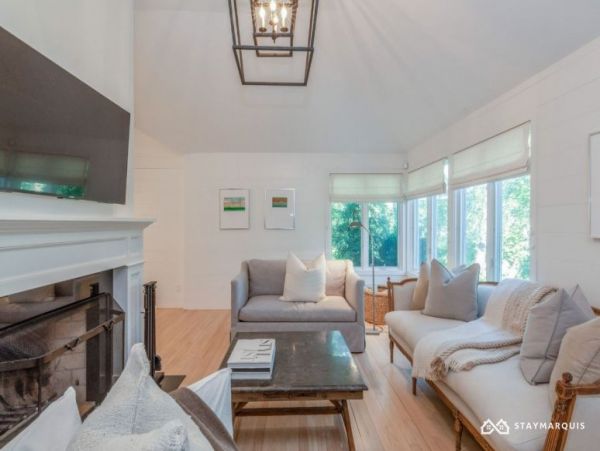 Hamptons Home 1020909