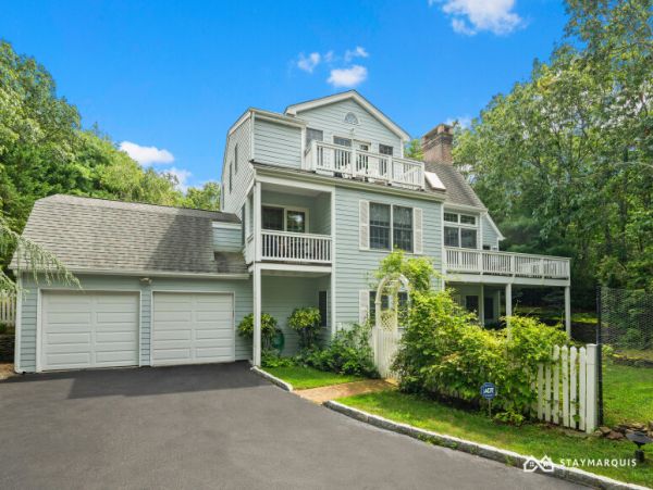 Hamptons Home 1020910