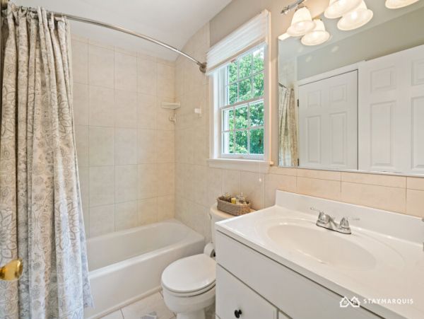 Hamptons Home 1020910