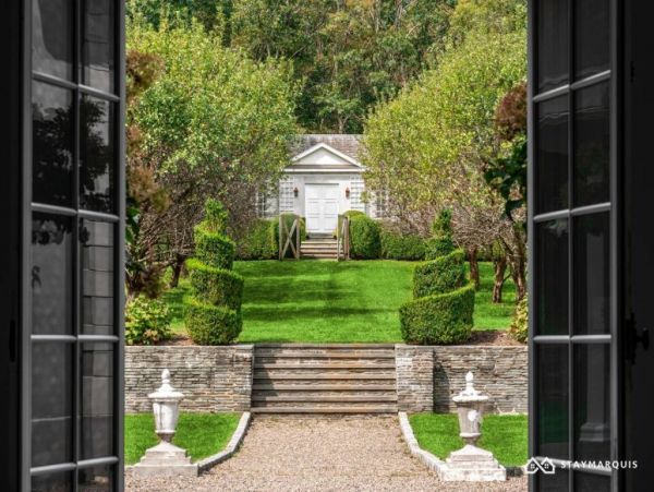 Hamptons Home 1020912