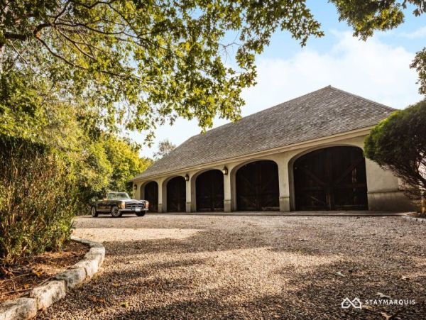 Hamptons Home 1020912