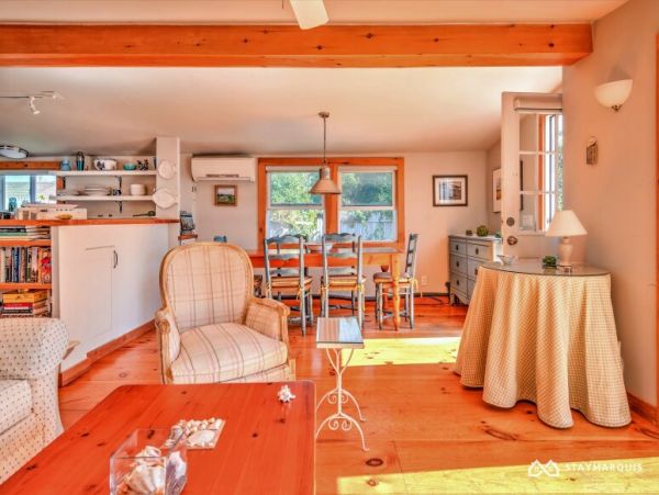 Hamptons Home 1020915