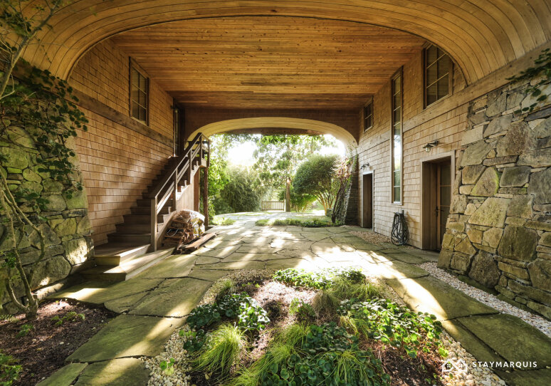 Hamptons Home 1020925