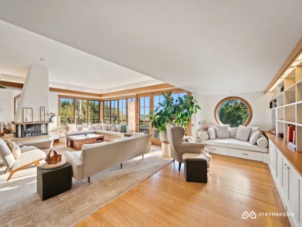 Hamptons Home 1020925
