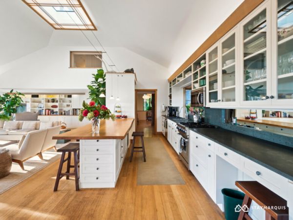 Hamptons Home 1020925
