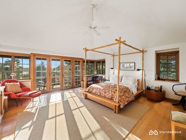 Hamptons Home 1020925
