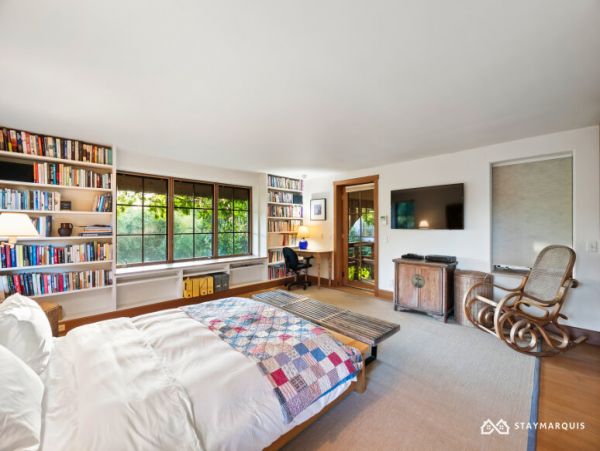 Hamptons Home 1020925