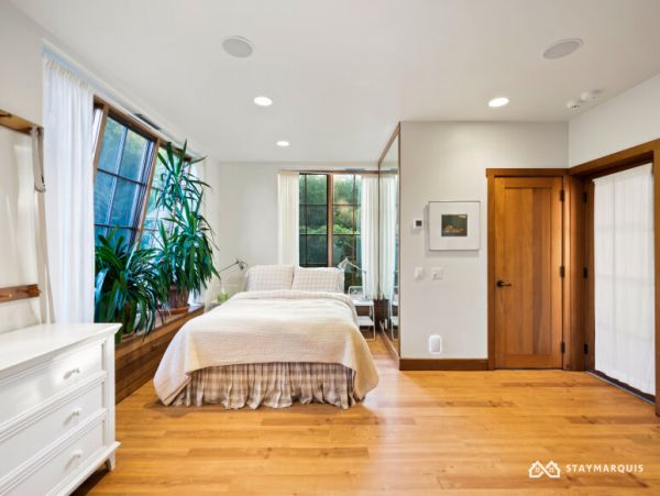 Hamptons Home 1020925