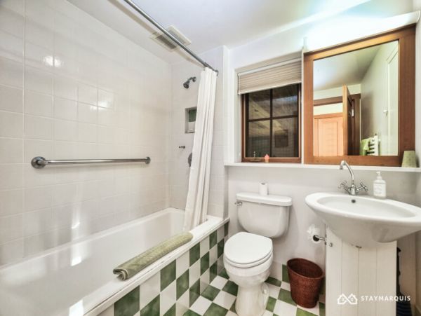 Hamptons Home 1020925