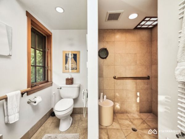 Hamptons Home 1020925