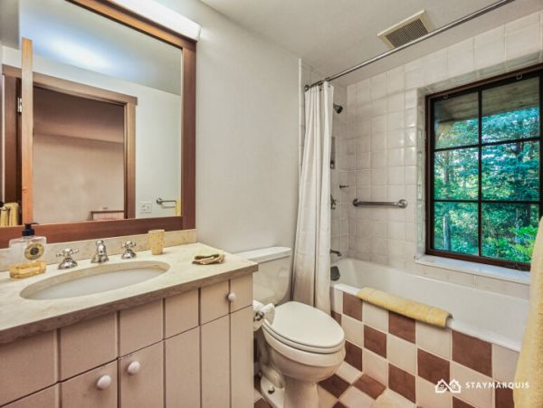 Hamptons Home 1020925
