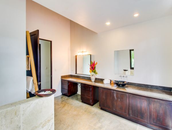 Estate For Rent with Five Residences Penthouse