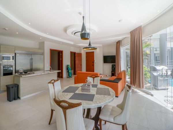 Chic Condo with 2 Bedrooms Close to Beach