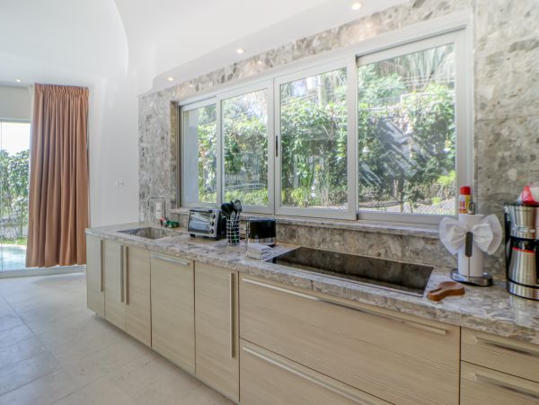 Chic Condo with 2 Bedrooms Close to Beach