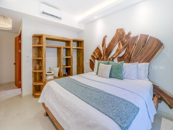 Chic Condo with 2 Bedrooms Close to Beach