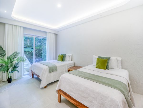 Chic Condo with 2 Bedrooms Close to Beach