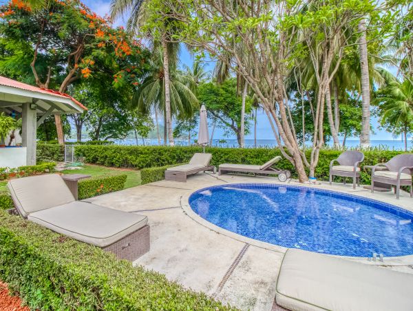 Playa del Coco Five Bedroom Beachfront Vacation Home