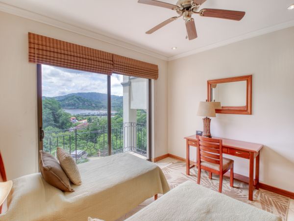 Playa Flamingo Condo 1020971