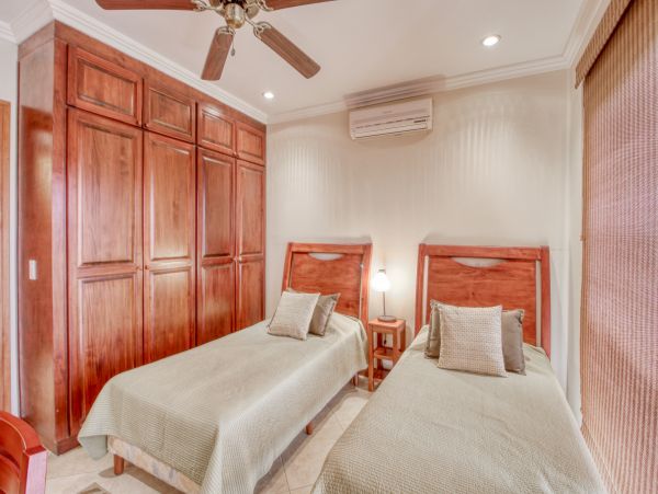 Playa Flamingo Condo 1020971