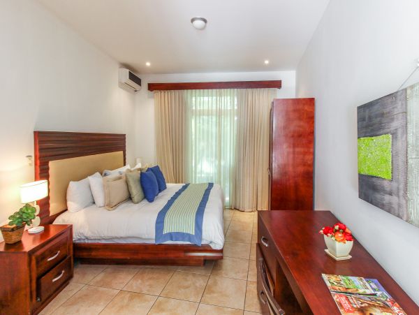 Cozy One Bedroom Suite in Oceanfront Resort with Pool