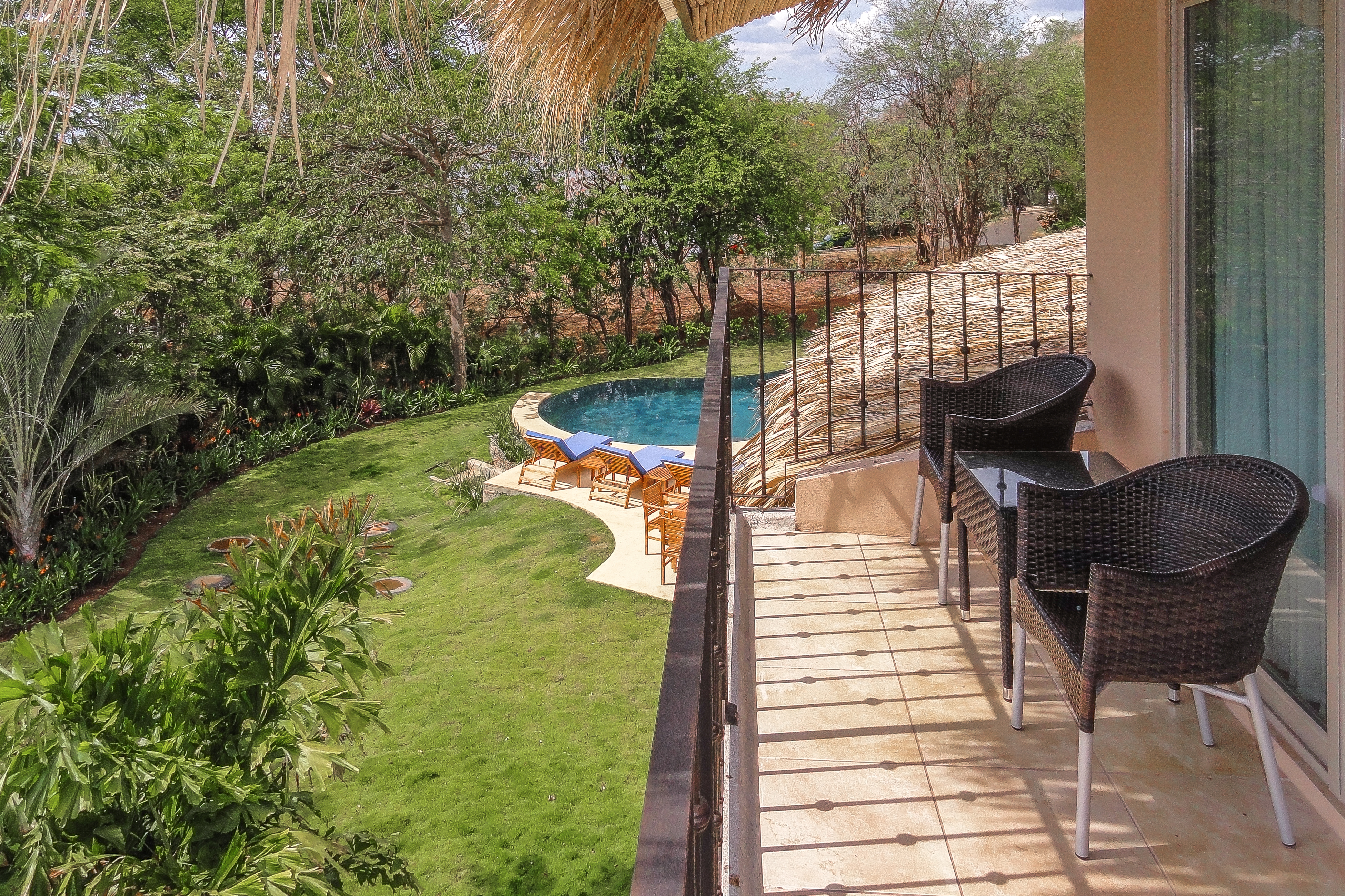 Cozy One Bedroom Suite in Oceanfront Resort with Pool