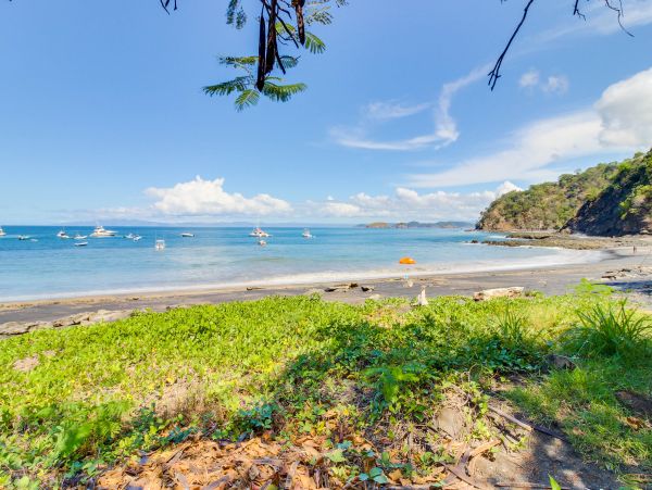 Cozy One Bedroom Suite in Oceanfront Resort with Pool