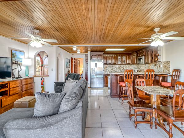 Oceanfront Vacation Gem in Flamingo Beach Sleeps 4 Guests