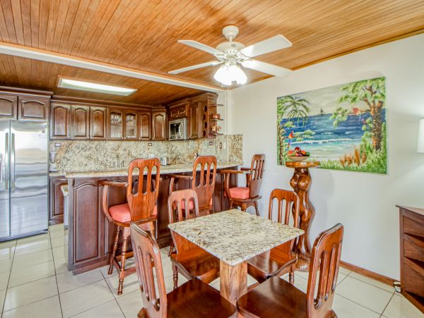 Oceanfront Vacation Gem in Flamingo Beach Sleeps 4 Guests